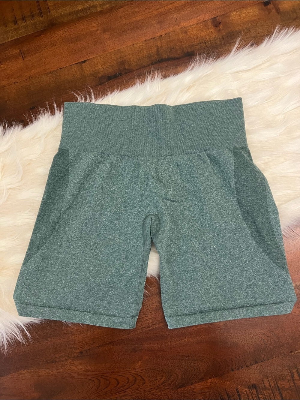 NVGTN Green Seamless Scrunch Biker Shorts Size Medium
